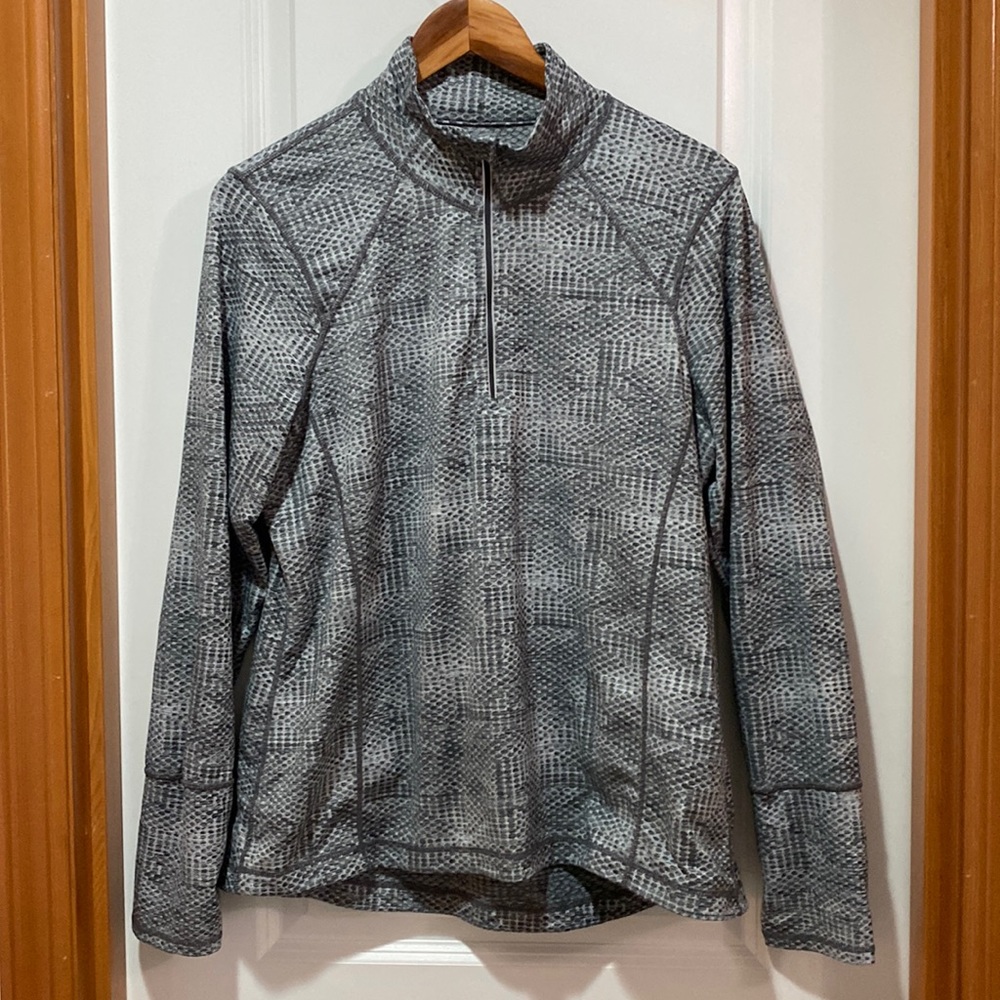 Woman Kirkland 1/2 Zip pull over, size XL, color Gray.